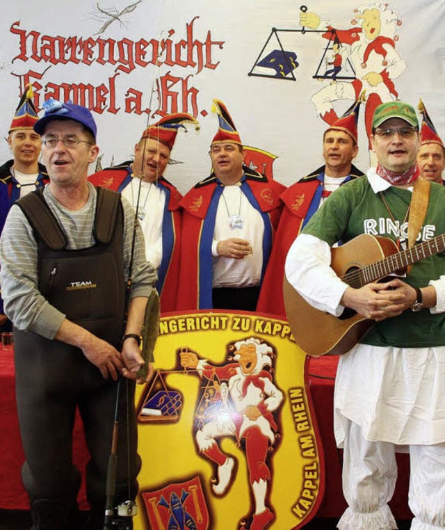 Vor Gericht: Willi Buttenmller (links)und Hans-peter Gppert (mit Gitarre).  | Foto: Hiller