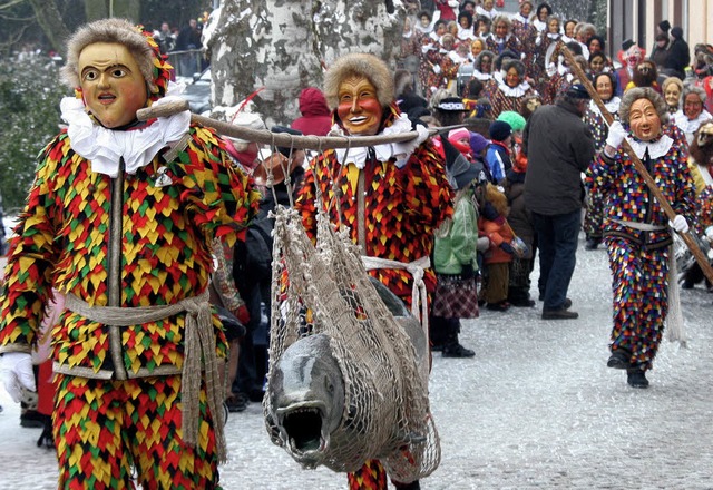 Salm im Schnee &#8211; ein ziemlich neues Bild beim Start zur Stdtlefasnacht.  | Foto: Charlotte Frse