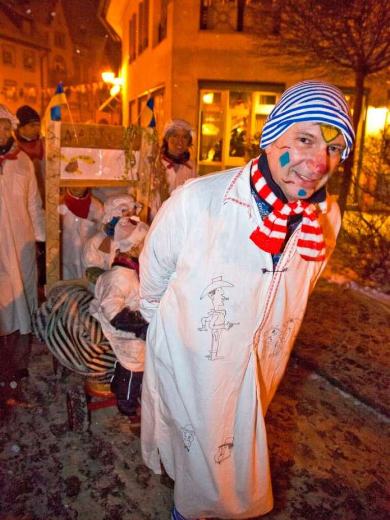 Die Narren ziehen frhlich durch Waldkirch.