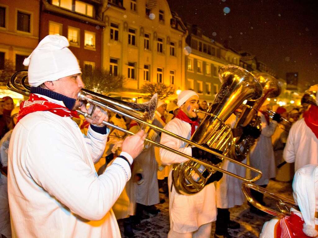 Die Narren ziehen frhlich durch Waldkirch.