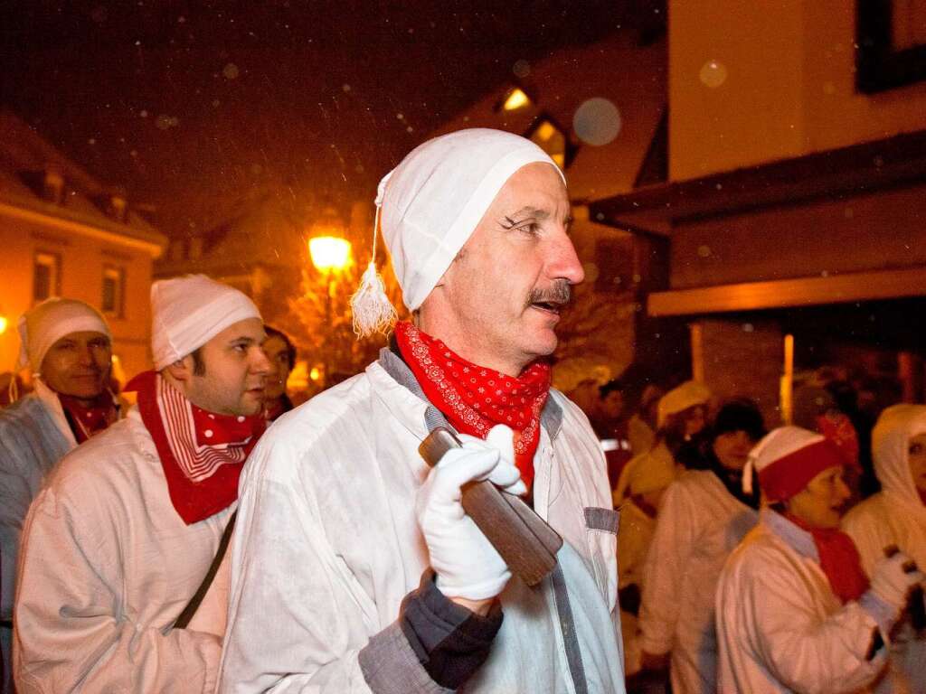 Die Narren ziehen frhlich durch Waldkirch.