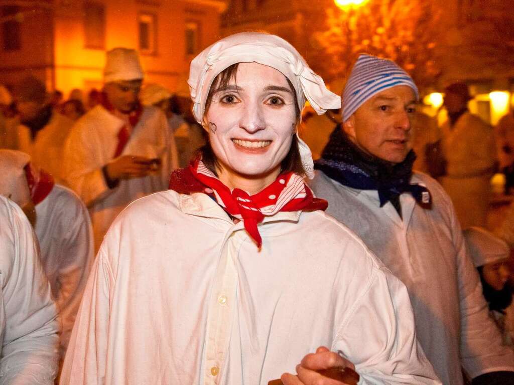 Die Narren ziehen frhlich durch Waldkirch.