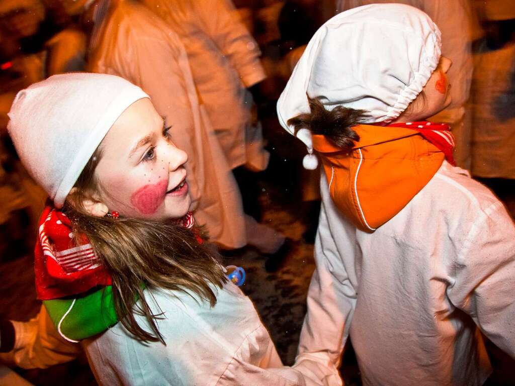 Die Narren ziehen frhlich durch Waldkirch.