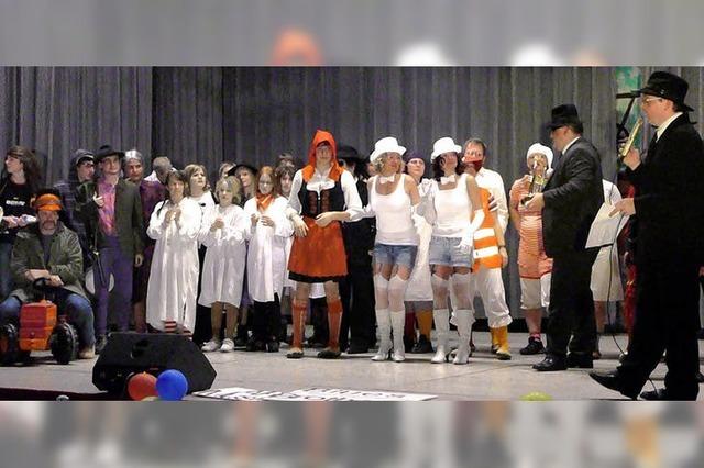 Fasnet mit viele iheimische Knschtler