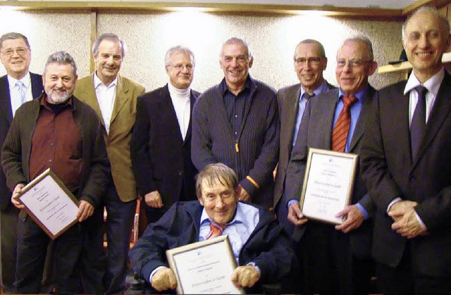 Mnner des genossenschaftlichen Wohnun...chtsratsvorsitzender des Bauvereins).   | Foto: bz