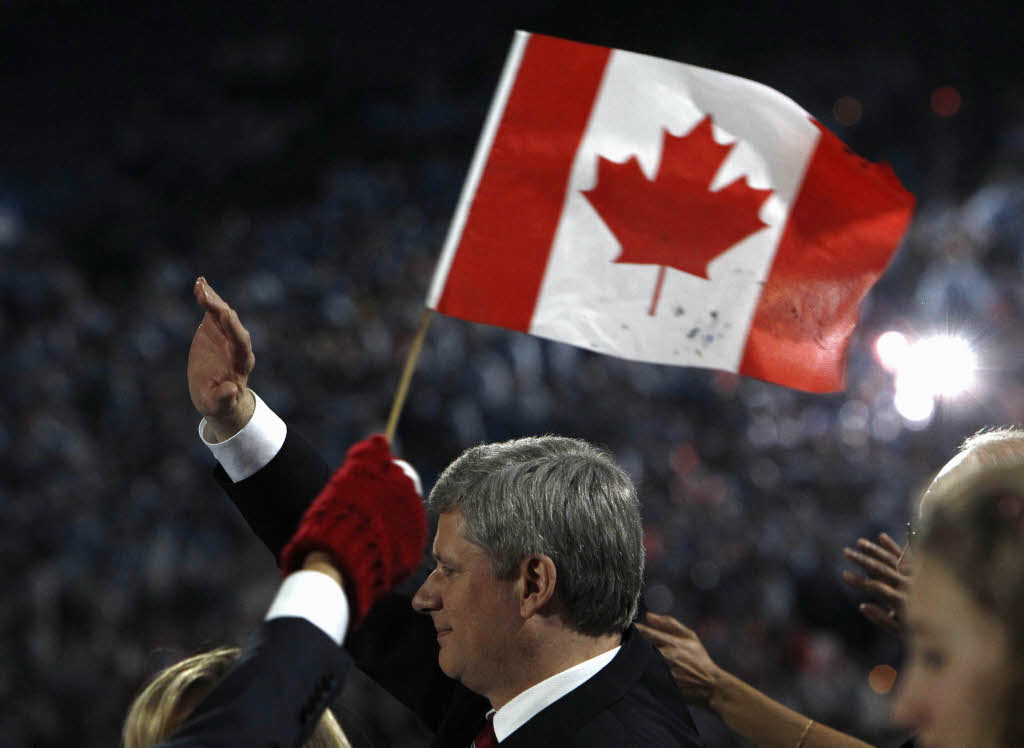Schner als Haushaltsreden: Der kanadische Premierminister Stephen Harper verfolgt die Erffnungsfeier.
