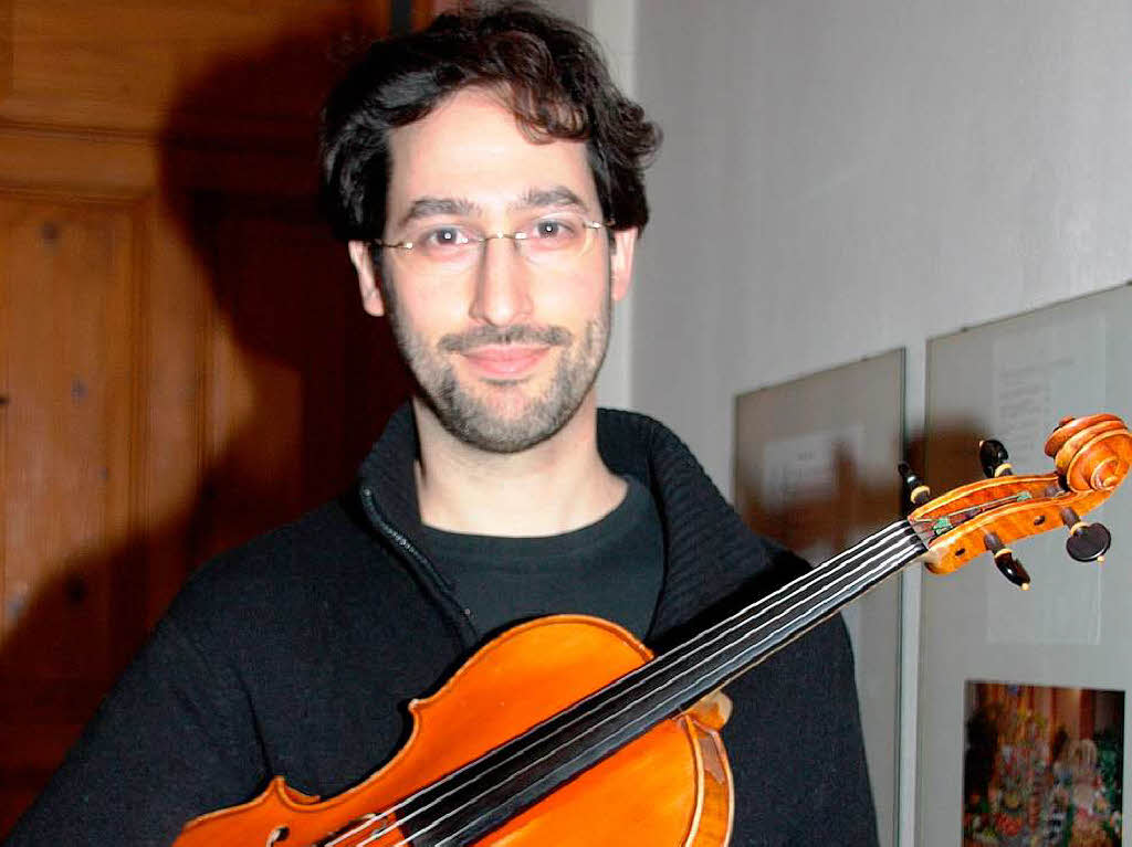 Guy Ben-Ziony (Viola) musizierte am Samstag im Rahmen des Klassikfests in der evangelischen Kirche in Ihringen.