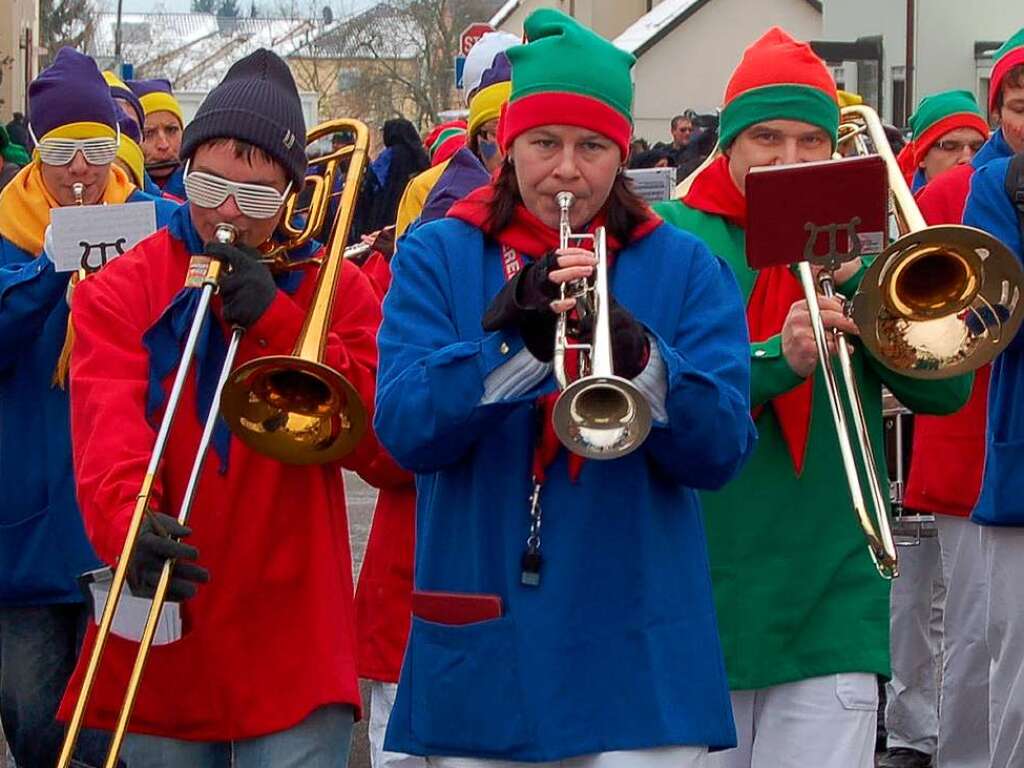 Angefhrt wurde der Narrenwurm vom Musikverein Wyhlen.