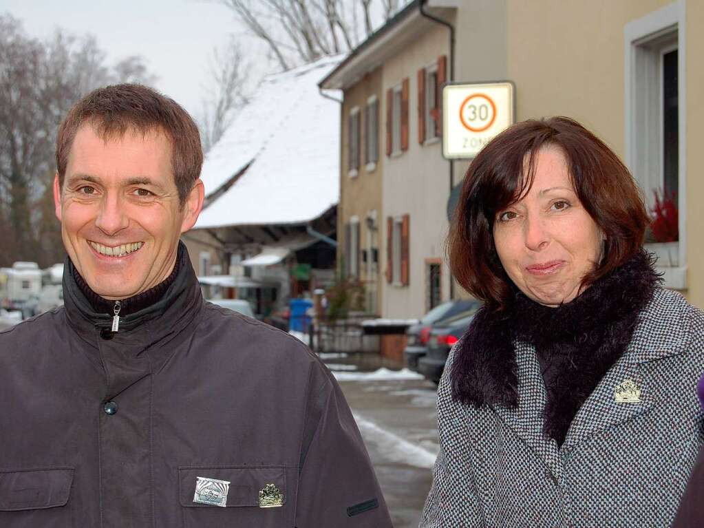 Brgermeister Jrg Lutz mit Frau. Er verteidigte das Konfetti-Verbot und versprach die doppelte Portion im kommenden Jahr.