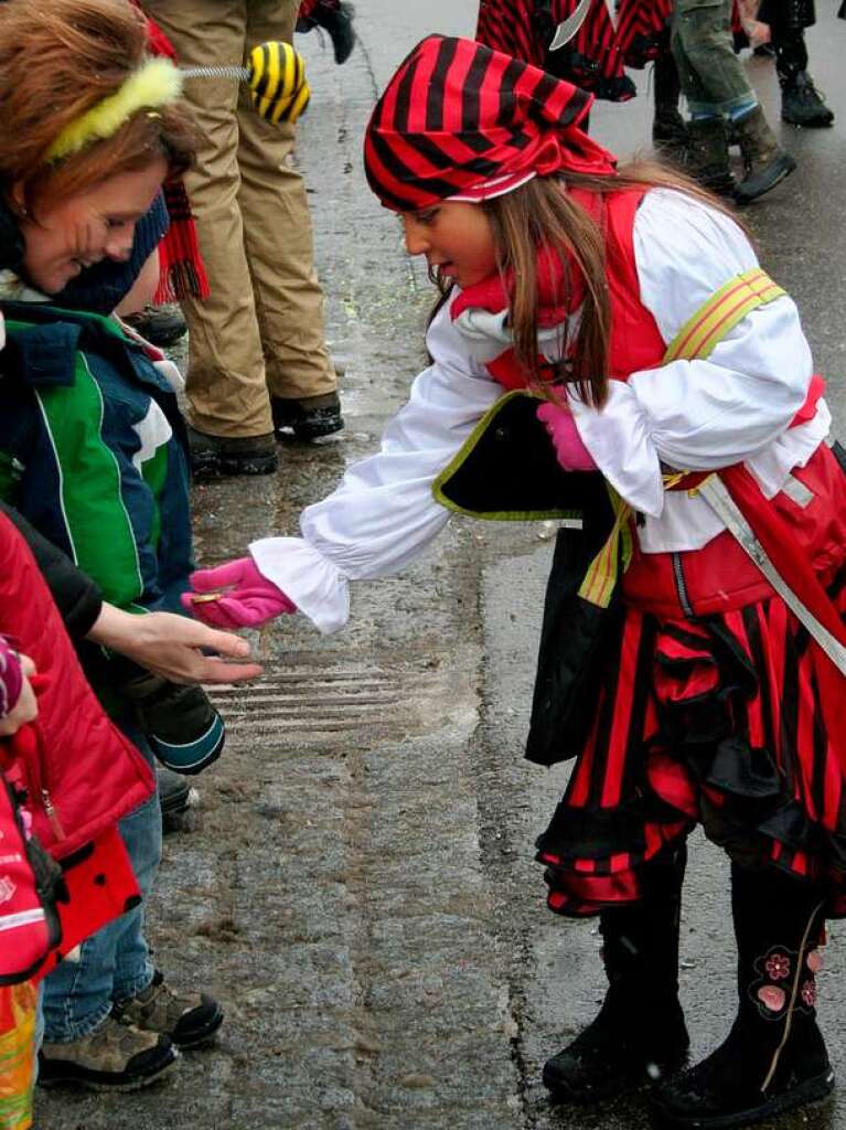 Gar nicht furchteinflend: die kleine Piratenbraut