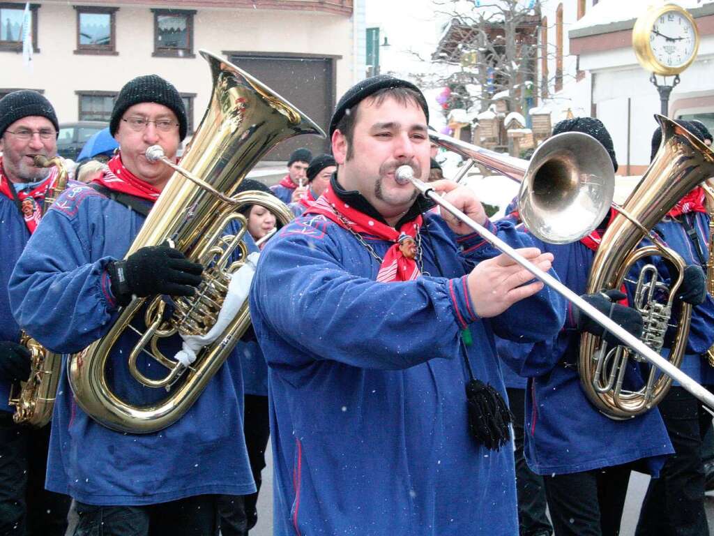 Die Narrenmusik fhrte den Umzug an.