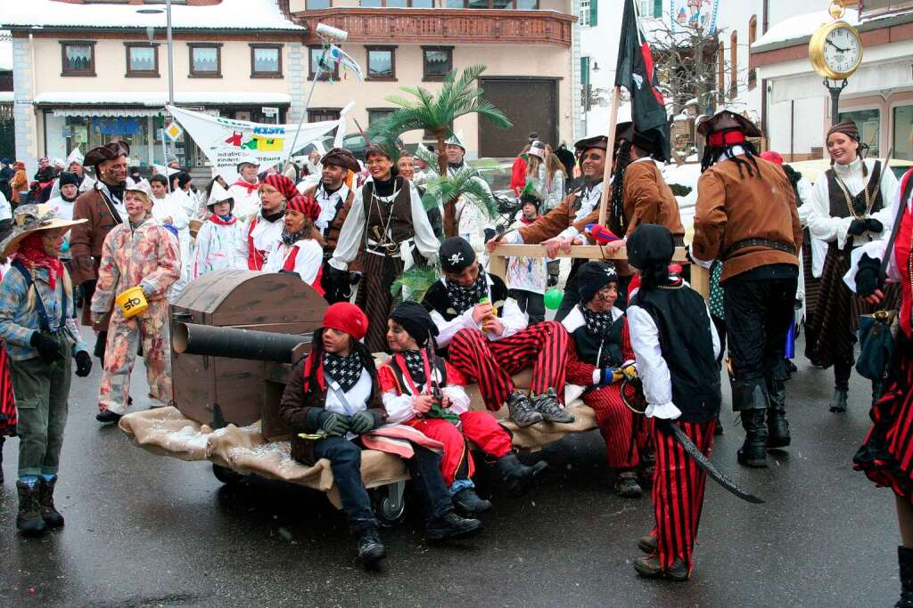 Kunterbunt trieben es die Narren beim Umzug