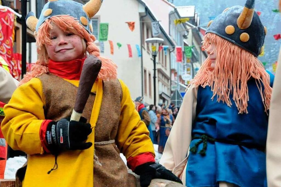 Fasnachtsumzug Zell 2010 (Foto: Robert Bergmann) Fasnachtsumzug Zell 2010 (Foto: Robert Bergmann)