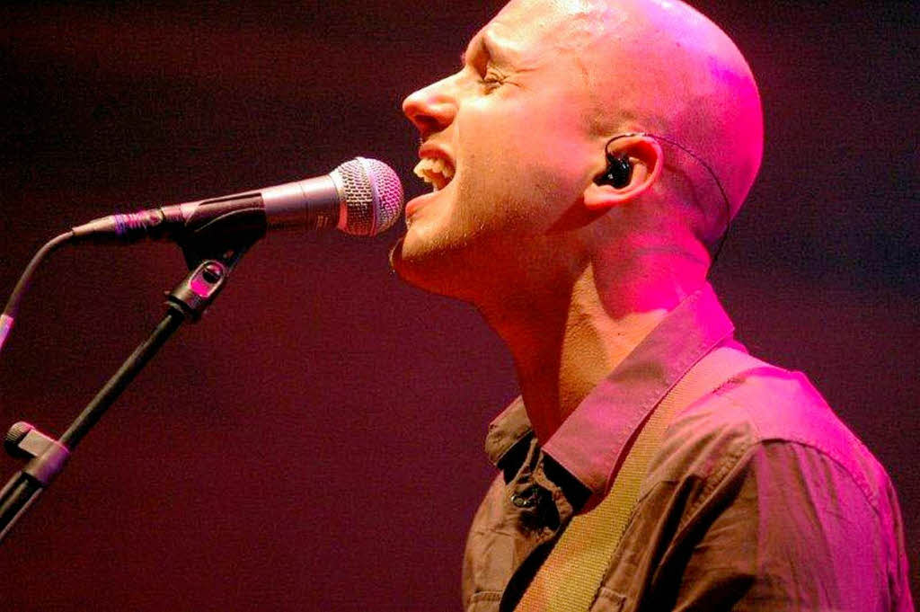 Charmante Ansagen und eine mitreiende Bhnenshow: der Belgier Milow in Freiburg