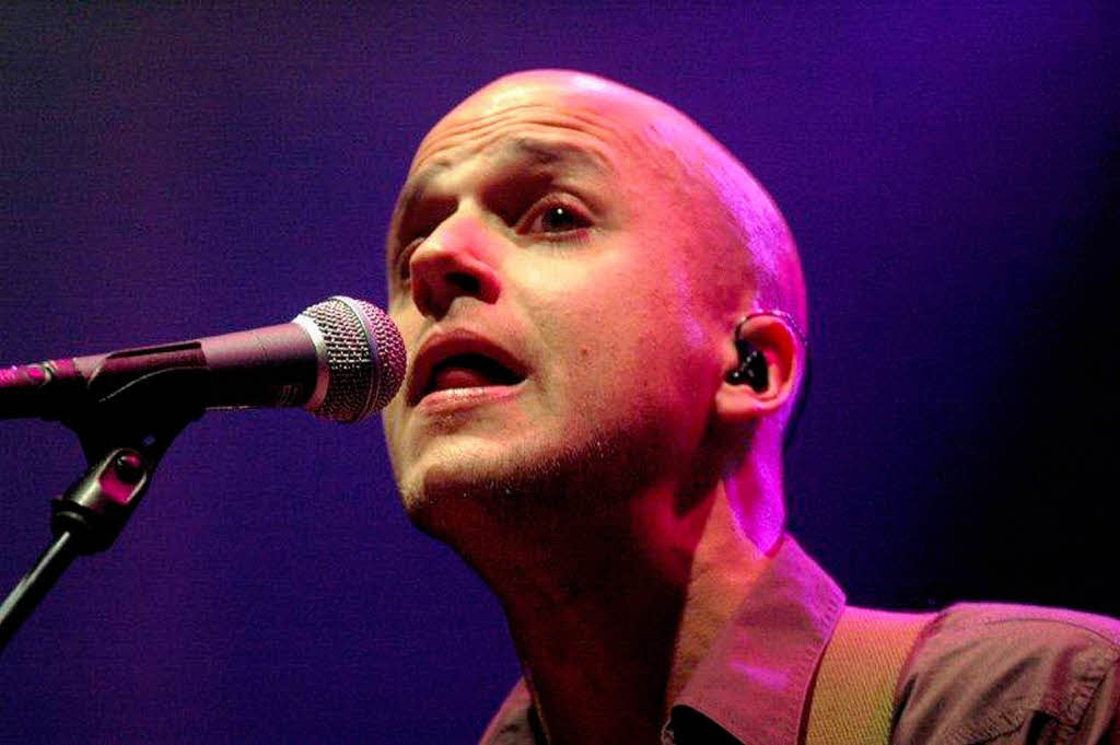 Charmante Ansagen und eine mitreiende Bhnenshow: der Belgier Milow in Freiburg