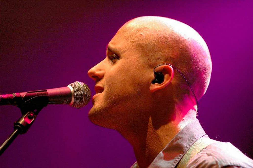 Charmante Ansagen und eine mitreiende Bhnenshow: der Belgier Milow in Freiburg