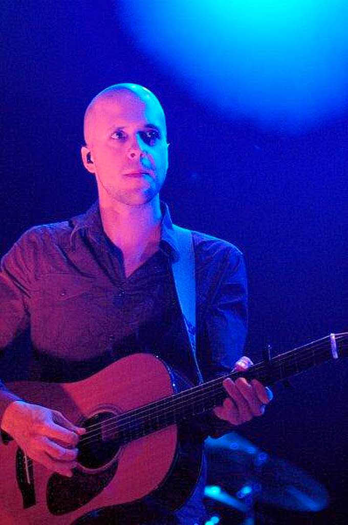 Charmante Ansagen und eine mitreiende Bhnenshow: der Belgier Milow in Freiburg