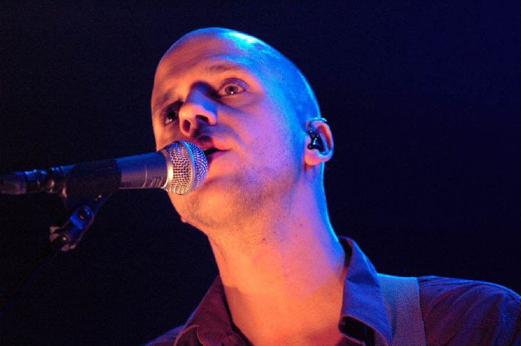 Charmante Ansagen und eine mitreiende Bhnenshow: der Belgier Milow in Freiburg