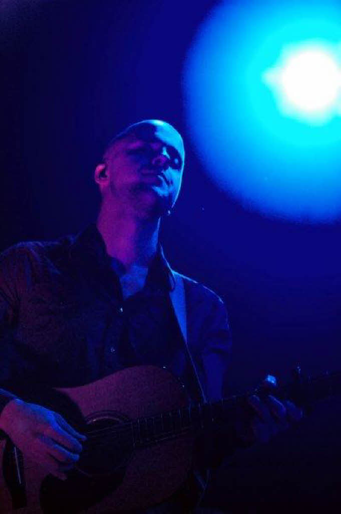 Charmante Ansagen und eine mitreiende Bhnenshow: der Belgier Milow in Freiburg