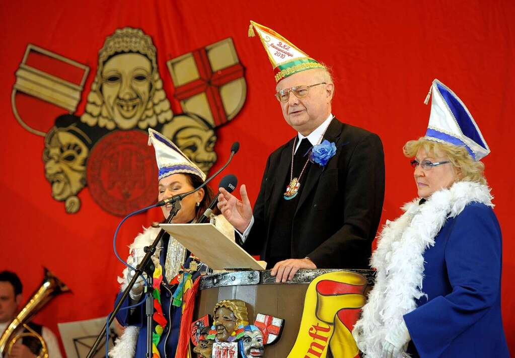 Die Breisgauer Narrenzunft hat in Freiburg ihren Narrenpreis an Erzbischf Robert Zollitsch verliehen.