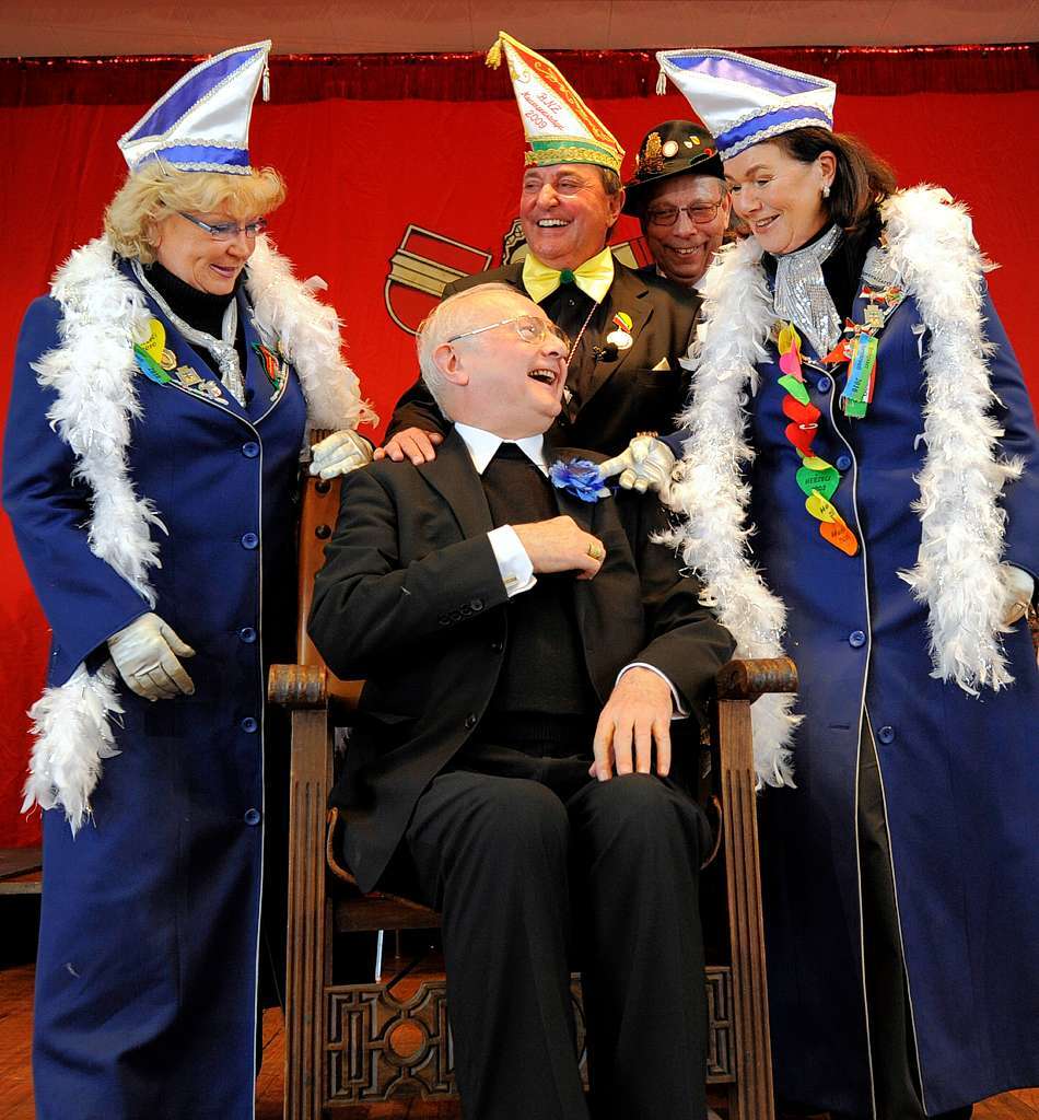 Die Breisgauer Narrenzunft hat in Freiburg ihren Narrenpreis an Erzbischf Robert Zollitsch verliehen.