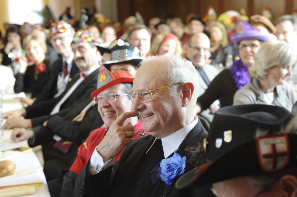 Die Breisgauer Narrenzunft hat in Freiburg ihren Narrenpreis an Erzbischf Robert Zollitsch verliehen.