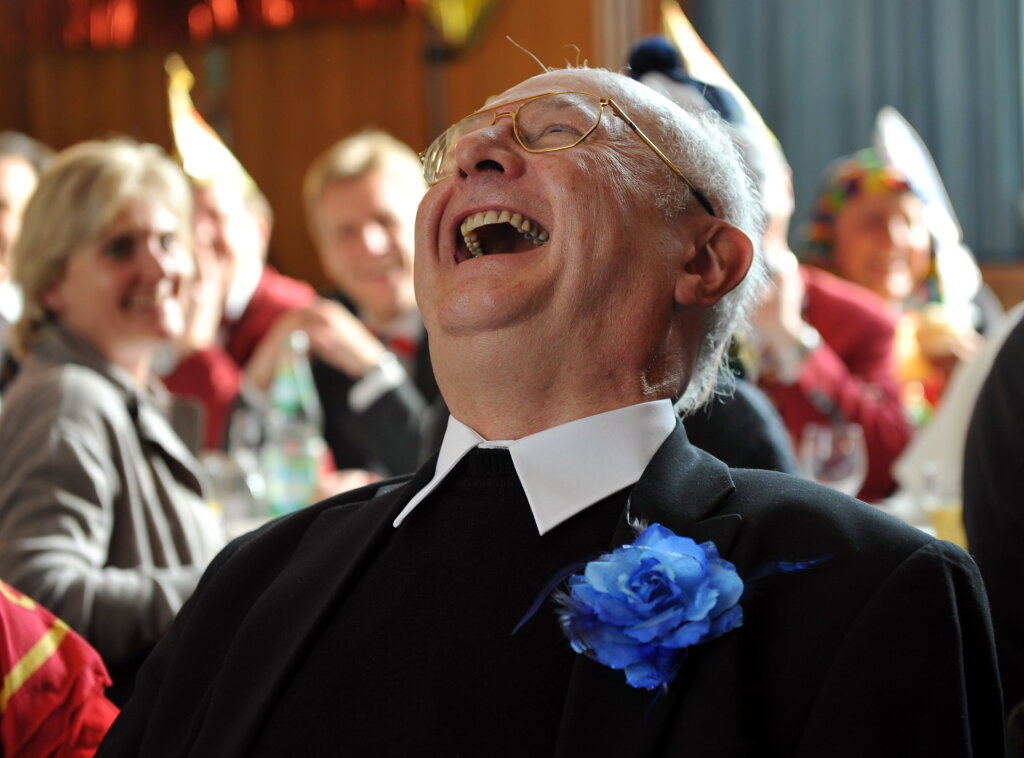 Die Breisgauer Narrenzunft hat in Freiburg ihren Narrenpreis an Erzbischf Robert Zollitsch verliehen.