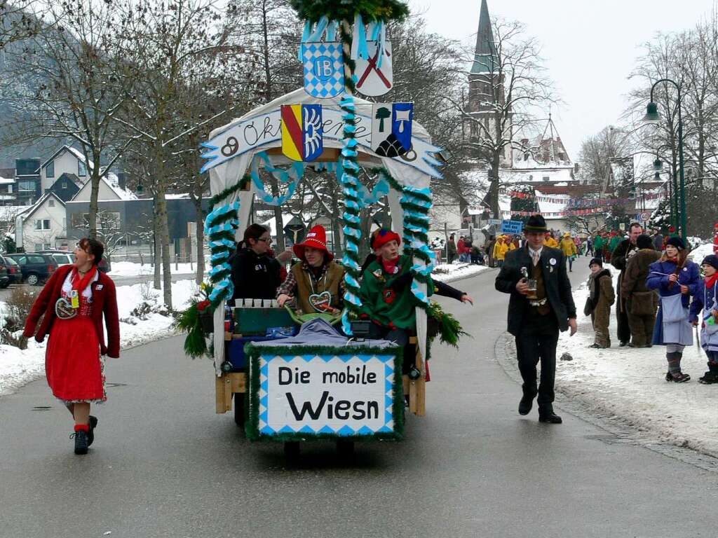 Traditionelle Znfte und private Themengruppen zogen durch das Glottertal bis zur Eichberghalle