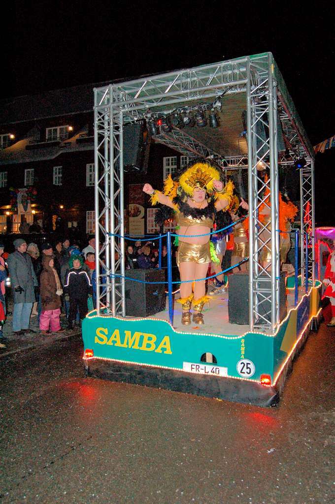 Samba im Glottertal: 14 Growagen bereicherten den Nachtumzug