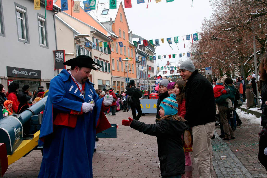 Kinderfasnacht in Schopfheim: Her mit den guten Sachen …