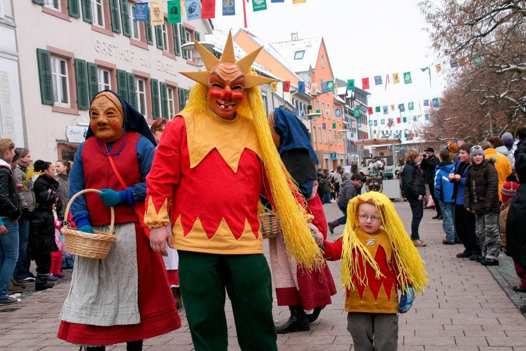 Kinderfasnacht in Schopfheim:  Beim Sternenzinken macht Gro und Klein mit