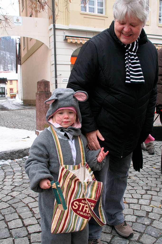 Kinderfasnacht in Schopfheim:  Gut gerstet frs Bonbonsammeln