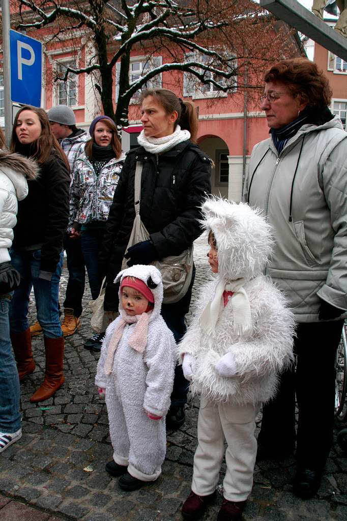 Kinderfasnacht in Schopfheim:  Harren, was da wohl kommen mag