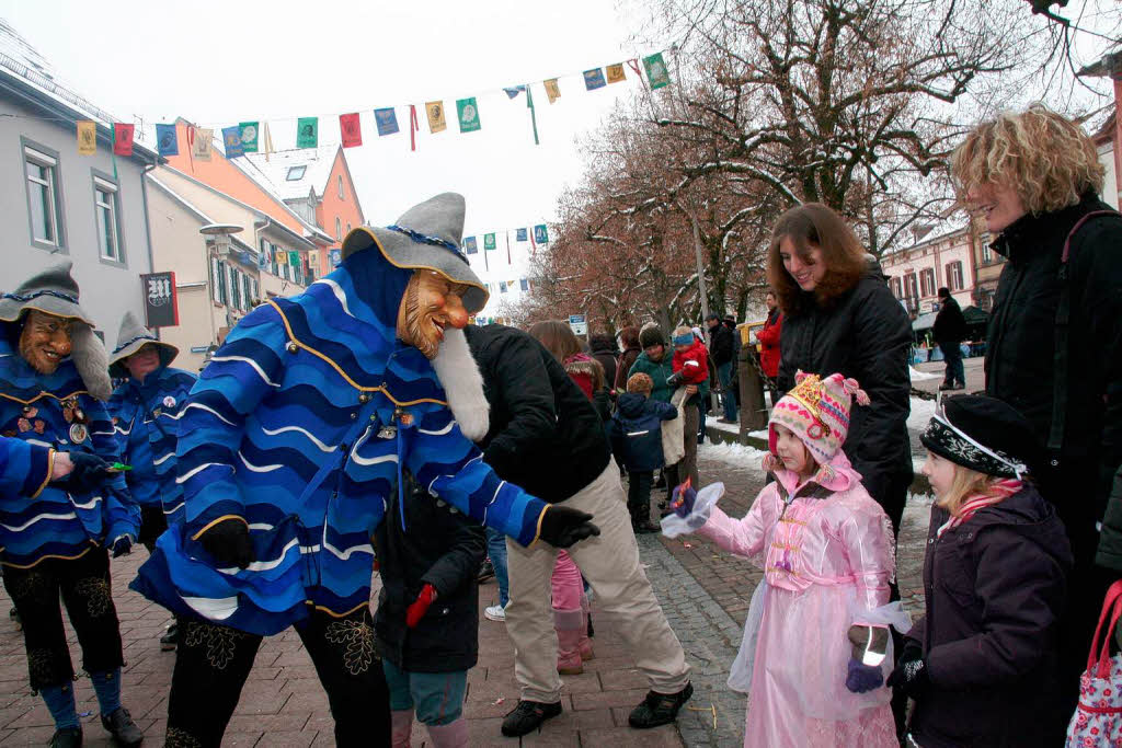 Kinderfasnacht in Schopfheim:  Kleinen Prinzessinnen  huldigt man gern..