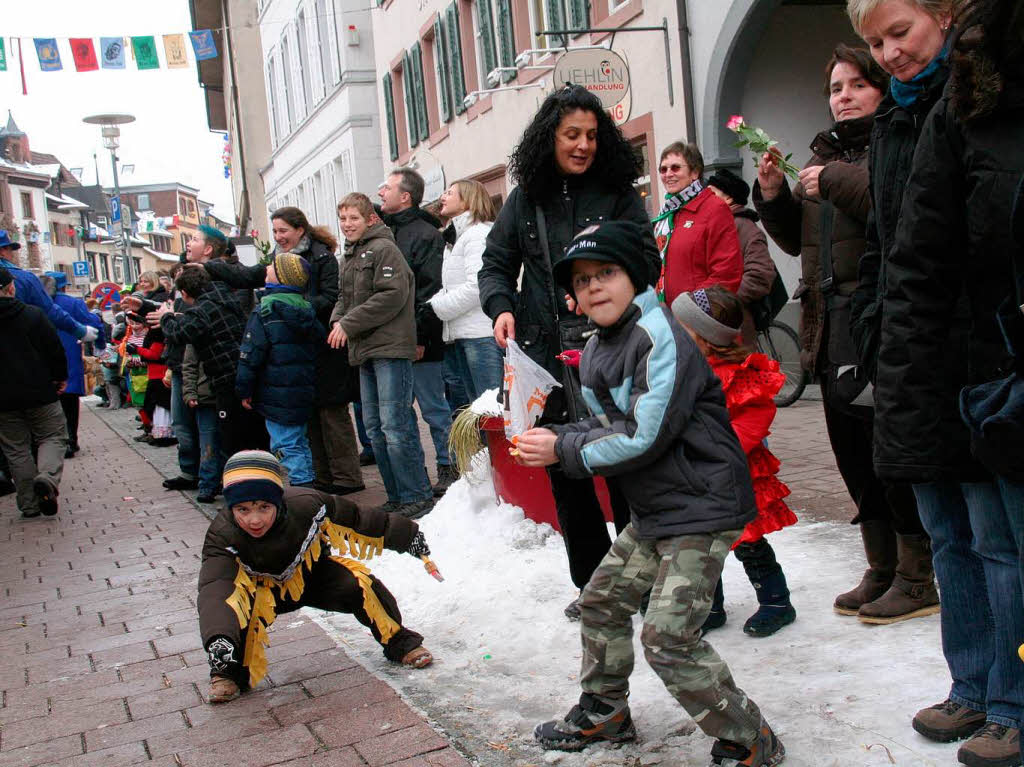 Kinderfasnacht in Schopfheim: Jede Menge Ses war zu holen