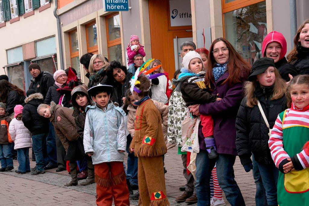 Kinderfasnacht in Schopfheim: Indianer und Cowboys sind immer noch der Trend