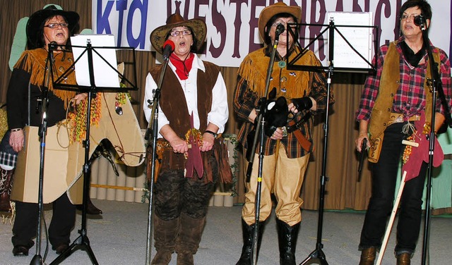 Fr Frohsinn und Heiterkeit sorgen die vier Cowgirls.   | Foto: Dieter Fleig