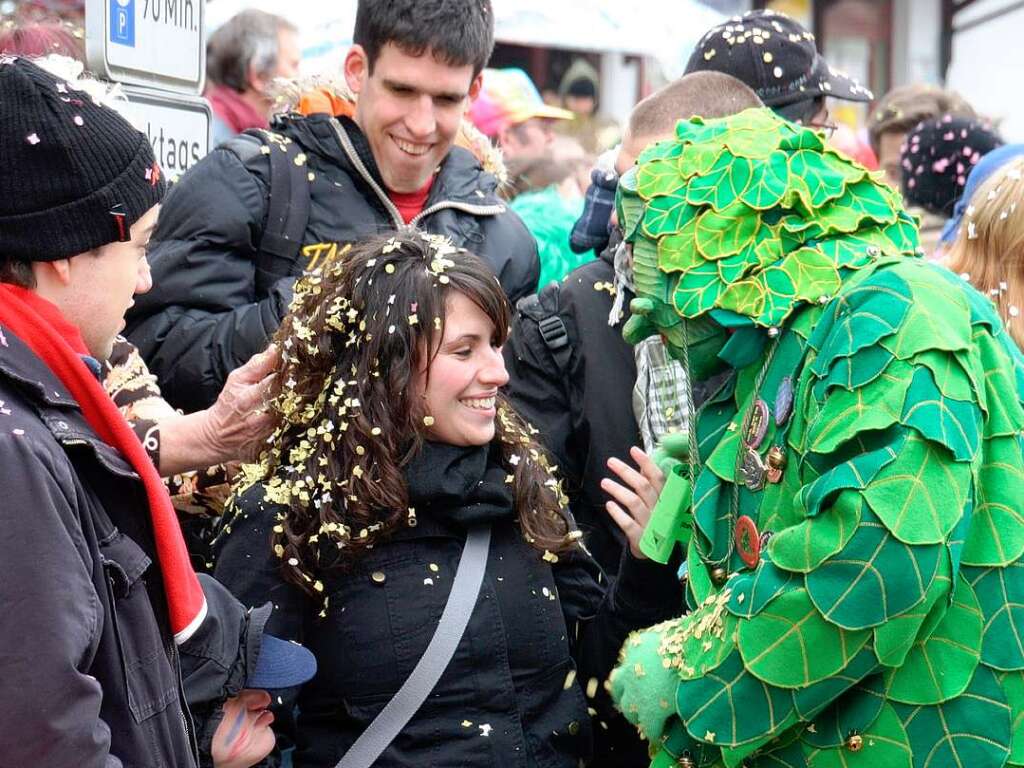 Viel Konfetti für viele Zuschauer: Am Rosenmontagsumzug in Herten war ordentlich was los. Viel Konfetti für viele Zuschauer: Am Rosenmontagsumzug in Herten war ordentlich was los.