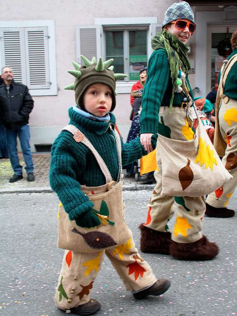 Viel Konfetti fr viele Zuschauer: Am Rosenmontagsumzug in Herten war ordentlich was los.