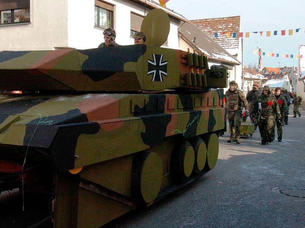 Truppenaufmarsch bei der Narrenparade zur bung an der Wyhler Natorampe.