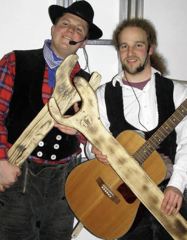 Andreas Klaiber und Martin Peghini  al...rmnner, die im Dorf Bescheid wissen.   | Foto: Liane Schilling