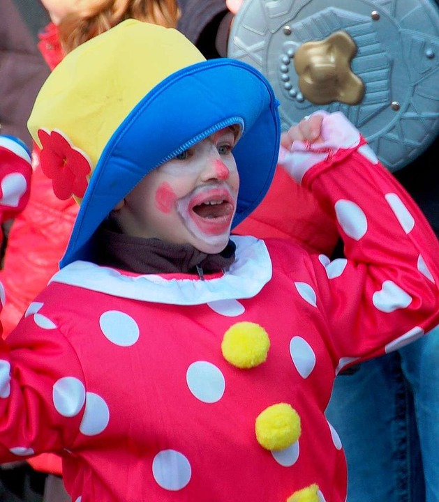 Zur nrrischen Stimmung trugen beim Um...Zuschauer wie dieser kleine Clown bei.  | Foto: Senastian Ehret