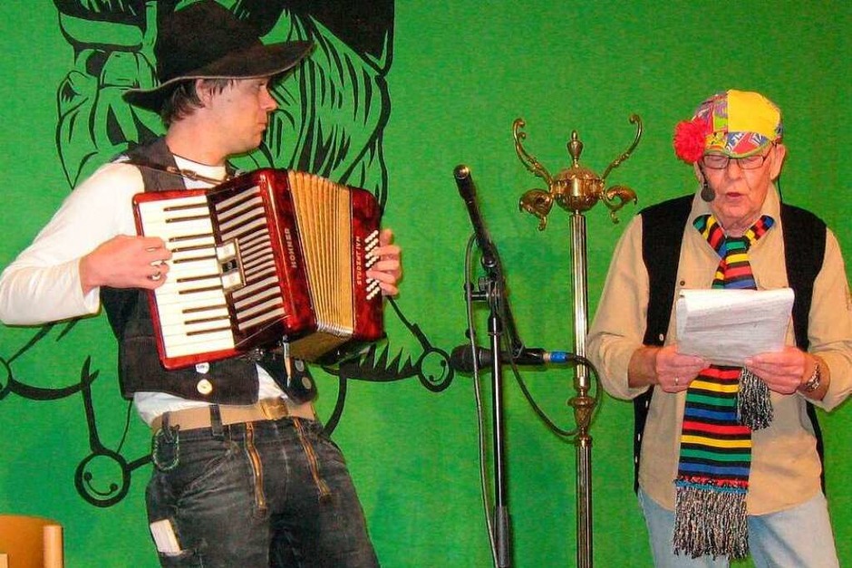 Elfimessdarbietung in Gutach: Toller Auftritt von Markus Hug (links) und Hubert Rombach in der Gutacher Turnhalle (Foto: Günter Bank) Elfimessdarbietung in Gutach: Toller Auftritt von Markus Hug (links) und Hubert Rombach in der Gutacher Turnhalle (Foto: Günter Bank)