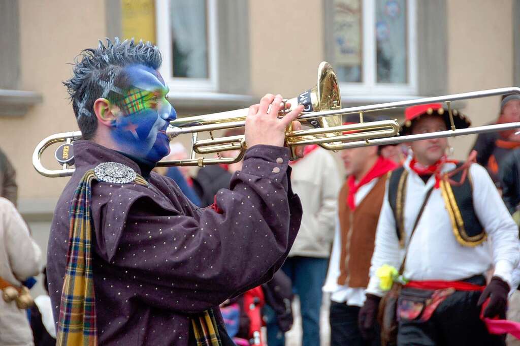 Die Guggenmusik Bonndorf sorgte fr Stimmung vor dem Bhnenspektakel.