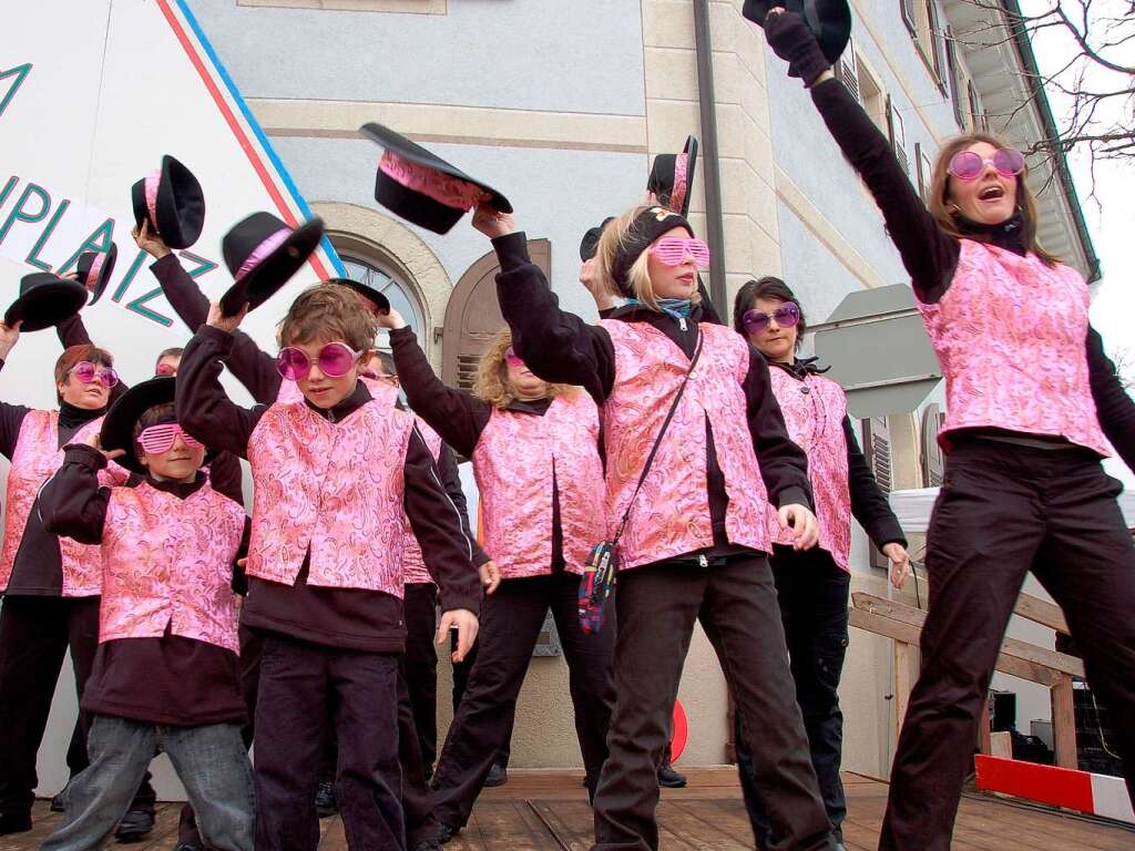 Schöne neue Welt dank der Rosa Brille der Gruppe „Ralf und Co.“ Schöne neue Welt dank der Rosa Brille der Gruppe „Ralf und Co.“