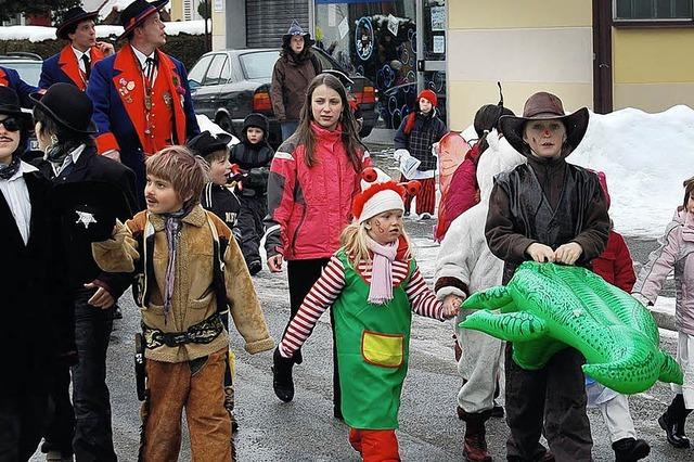 Krokodiljger beim Kinderumzug unterwegs