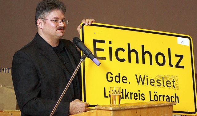 Einen schnen Erls fr den Spielplatz...er Versteigerung der alten Ortstafeln.  | Foto: Heiner fabry