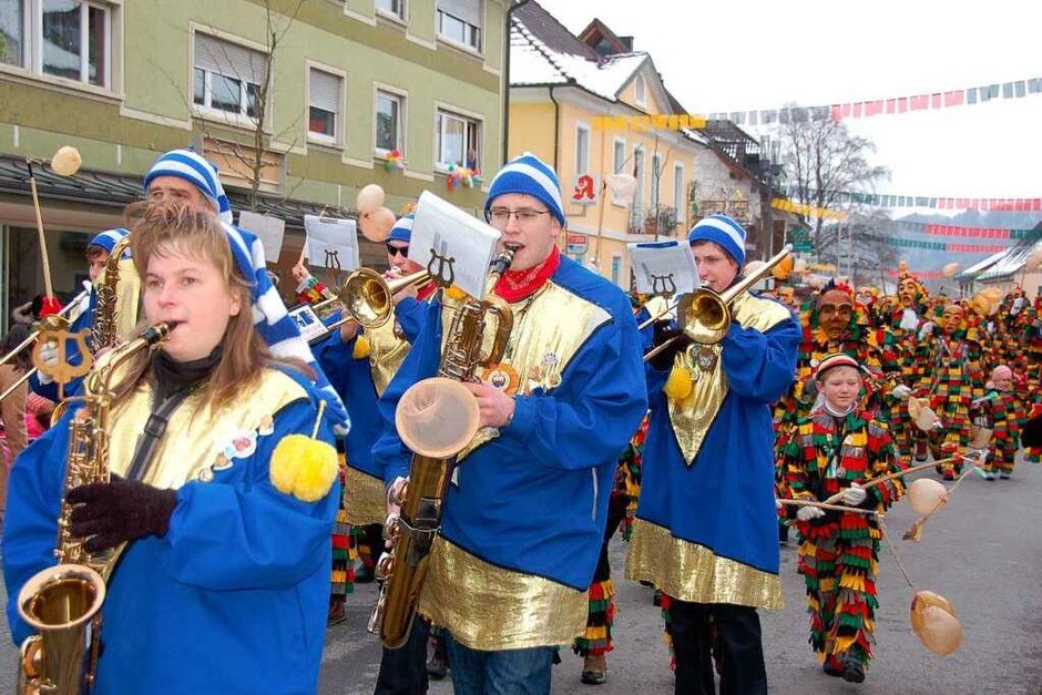 Beste Stimmung beim Fasnetumzug in Stühlingen! Stadtmusik und Fasnacht gehören zusammen! (Foto: Jutta Binner-Schwarz) Beste Stimmung beim Fasnetumzug in Stühlingen! Stadtmusik und Fasnacht gehören zusammen! (Foto: Jutta Binner-Schwarz)