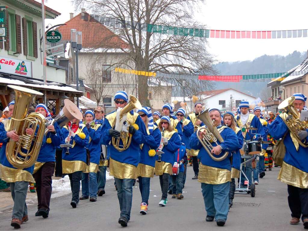 Beste Stimmung beim Fasnetumzug in Sthlingen! Stadtmusik und Fasnacht gehren zusammen!