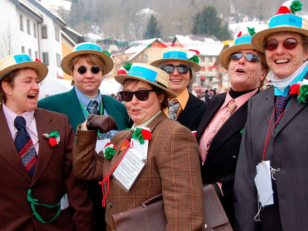 Beste Stimmung beim Fasnetumzug in Sthlingen! Sechs kleine Italiener trumen von Napoli...